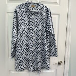 Elegant Navy and White Floral Tunic by [Brand]